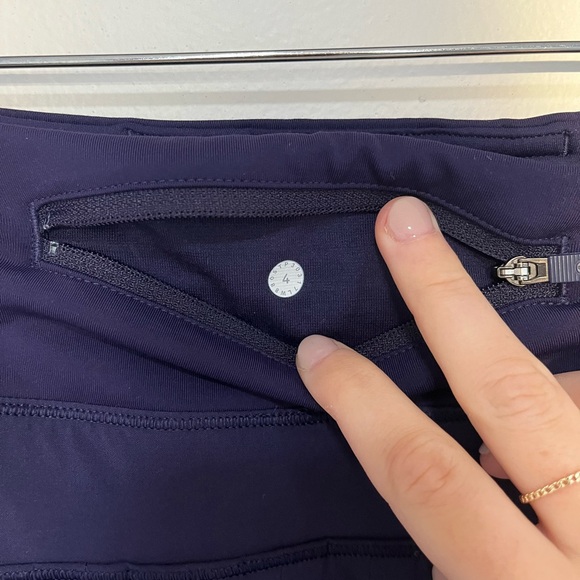 Lululemon dark purple ruffle tennis skirt circuit breaker aeon size 4 - Picture 3 of 3